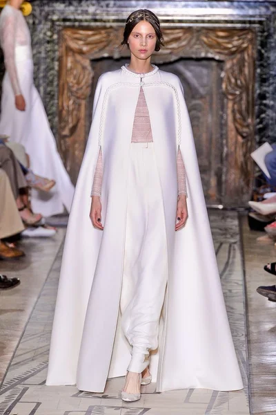 Look 19